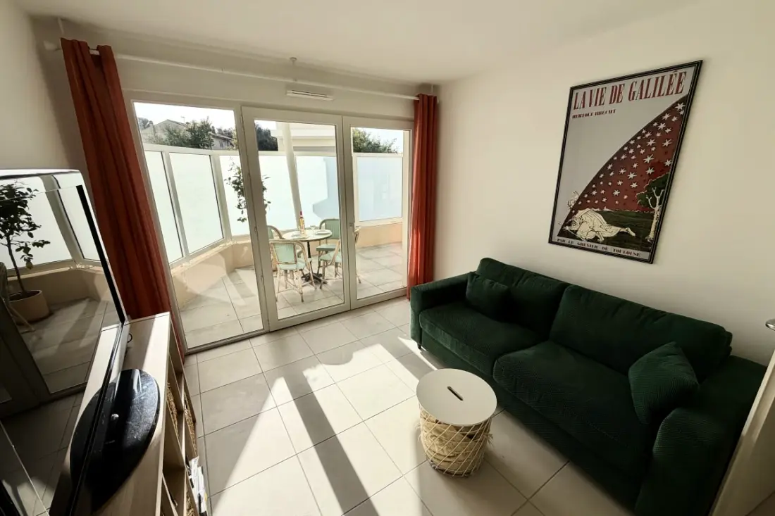 Residence Ny lejlighed med terrasse og parkering og swimmingpool