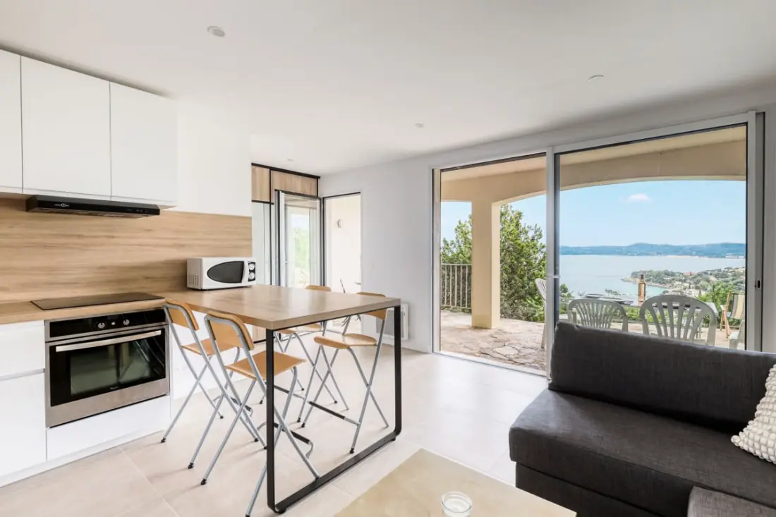T2 Selvlysende Residence med terrasse og havudsigt – Lavandou, Aiguebelle