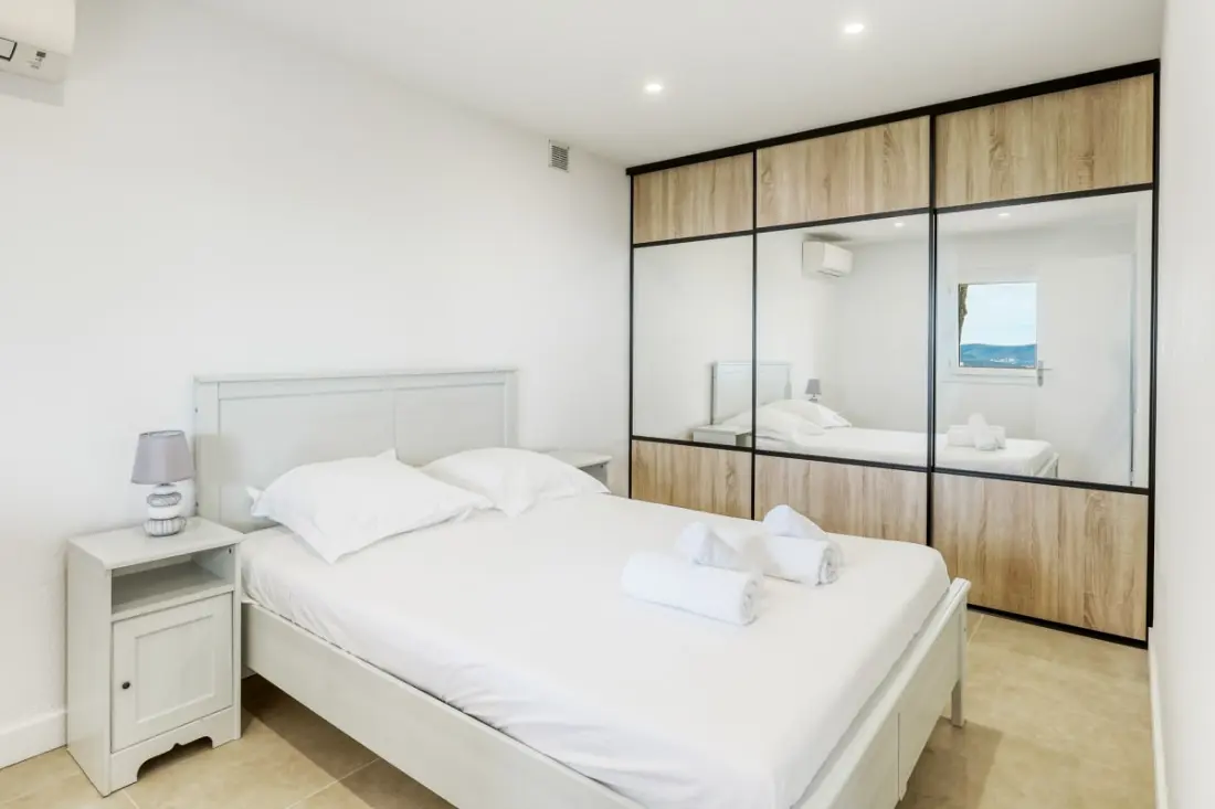 T2 Selvlysende Residence med terrasse og havudsigt – Lavandou, Aiguebelle
