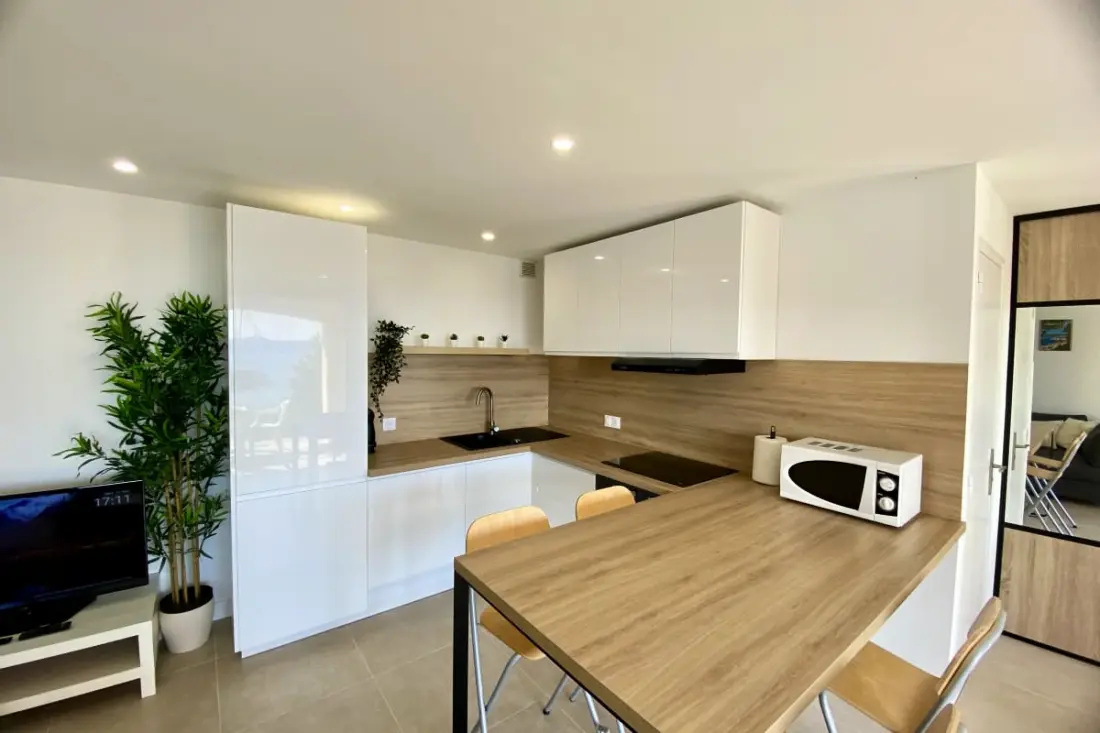 T2 Selvlysende Residence med terrasse og havudsigt – Lavandou, Aiguebelle