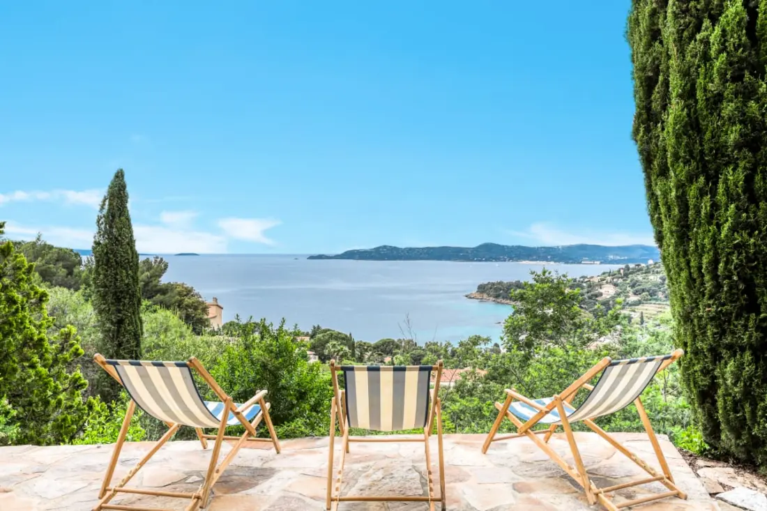 T2 Selvlysende Residence med terrasse og havudsigt – Lavandou, Aiguebelle