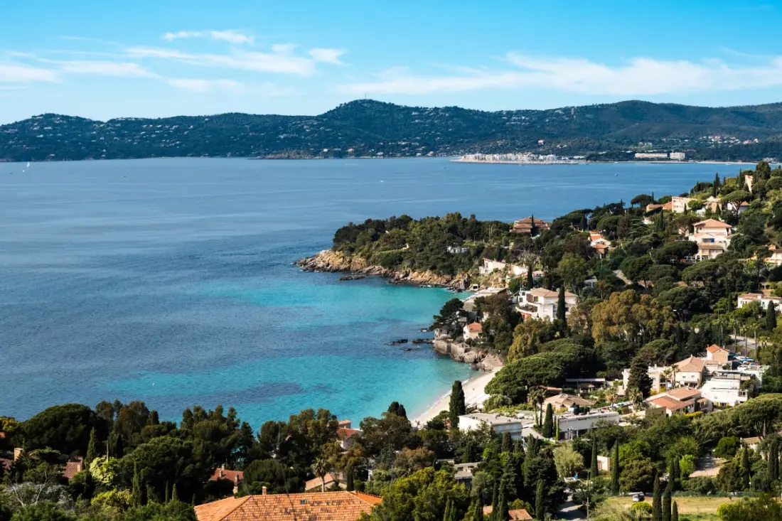 T2 Selvlysende Residence med terrasse og havudsigt – Lavandou, Aiguebelle