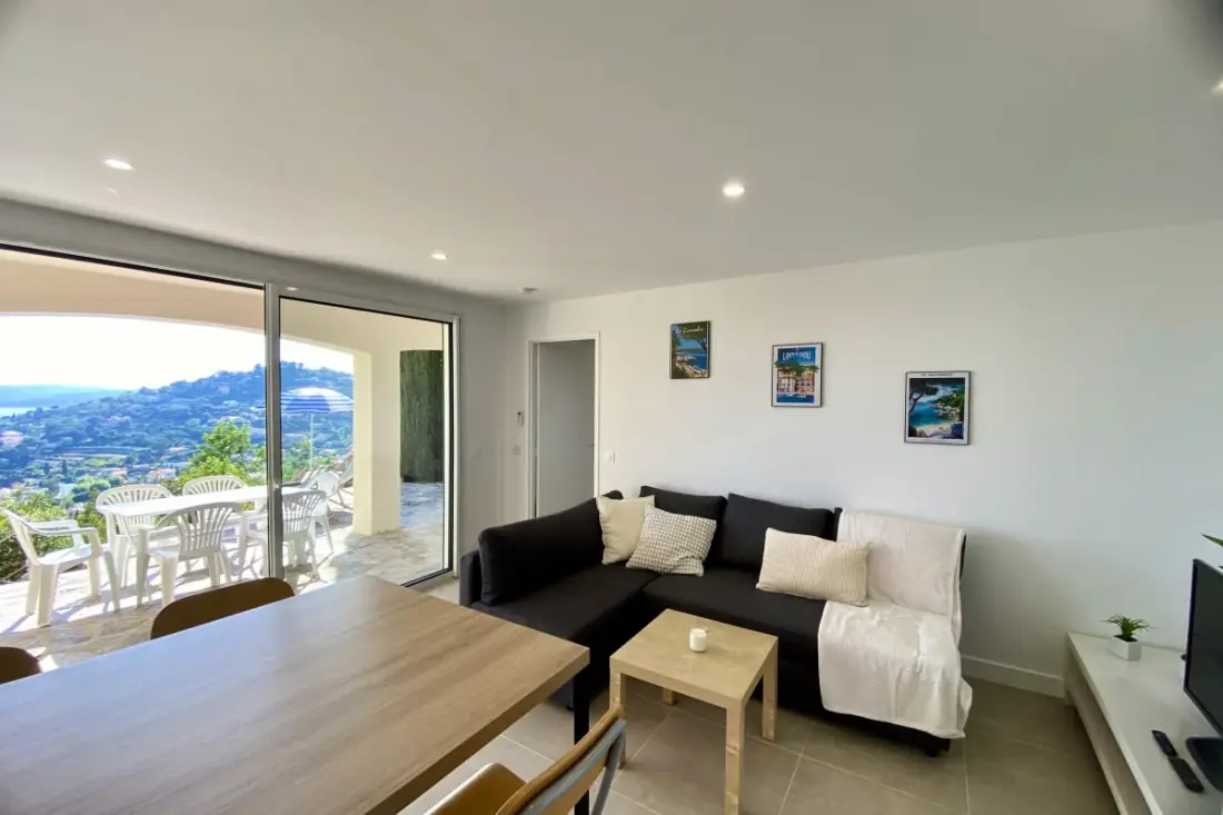 T2 Selvlysende Residence med terrasse og havudsigt – Lavandou, Aiguebelle