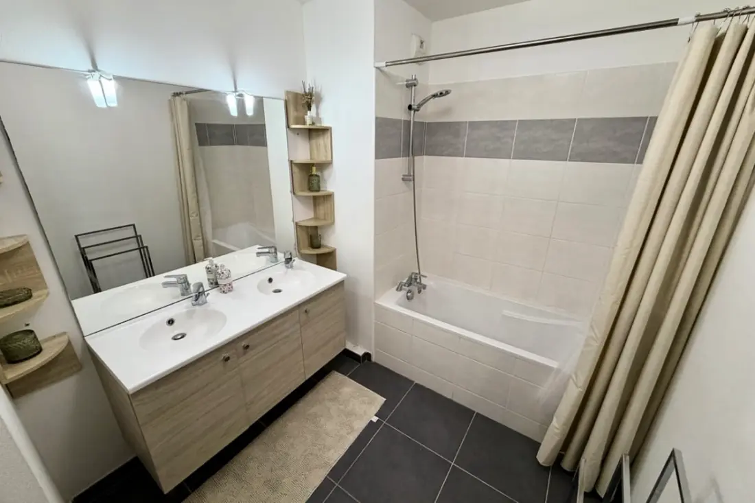 T4 Moderne Residence 7 Pers. Med terrasse og parkering – 10 min strand i Foots