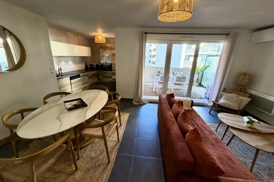 T4 Moderne Residence 7 Pers. Med terrasse og parkering – 10 min strand i Foots