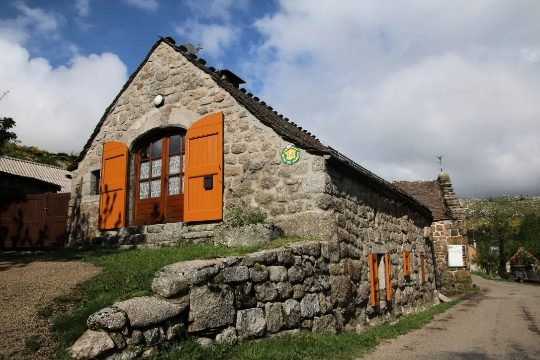 Gîte de France Gîte de fermigous in Montgros 3 Ohren