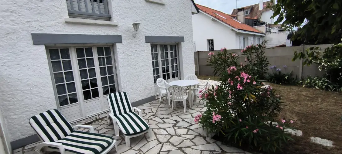 Charming House a kert közelében