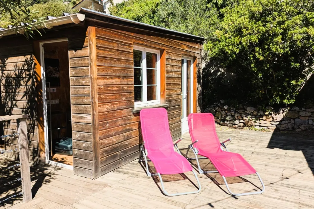 Perched Cabanon Fent a tengeren