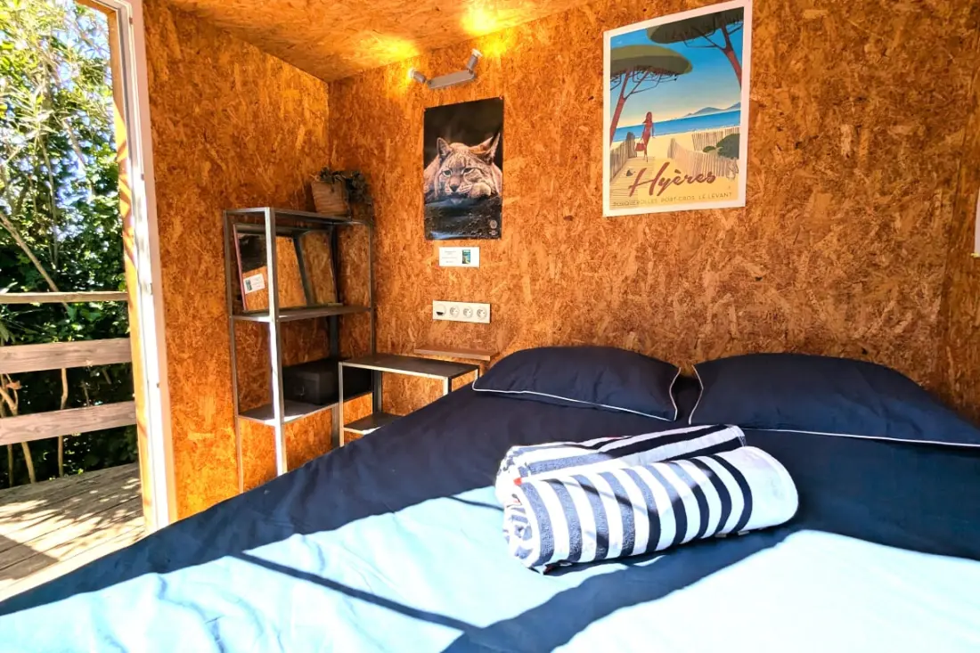 Perched Cabanon Fent a tengeren