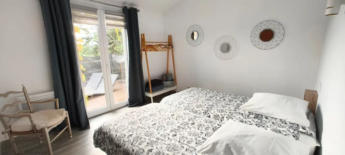 Gyönyörű T2 Air-Conditioned Tenger és hegy között, úszómedence, kert