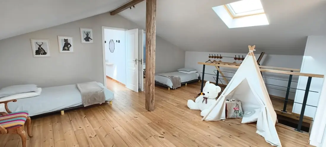 Nagy Kényelmes és Luminous Villa Pool