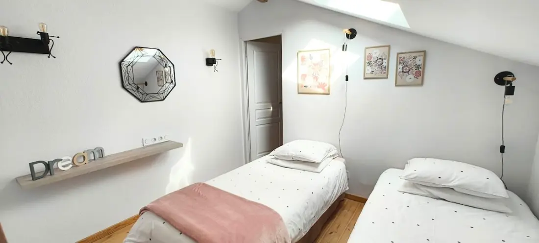 Nagy Kényelmes és Luminous Villa Pool