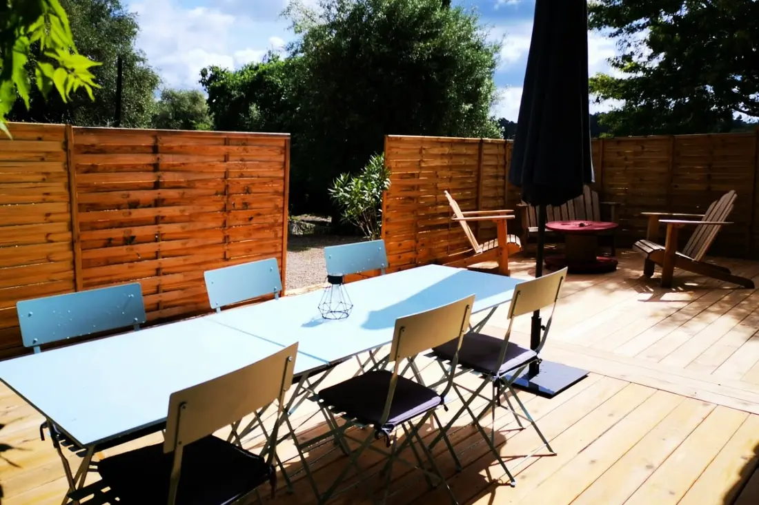 Lovely Ac Apartman 2 Medence és kert