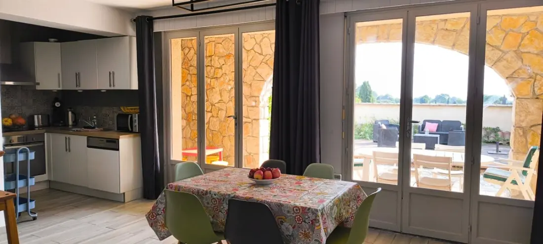 Tulajdonos 22 Pers. Kert és medence