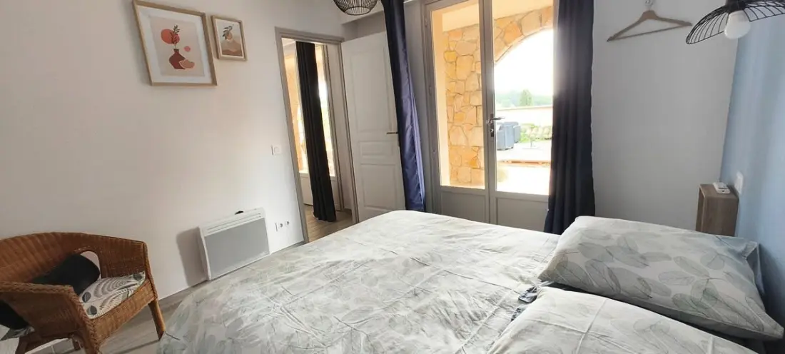 Tulajdonos 22 Pers. Kert és medence