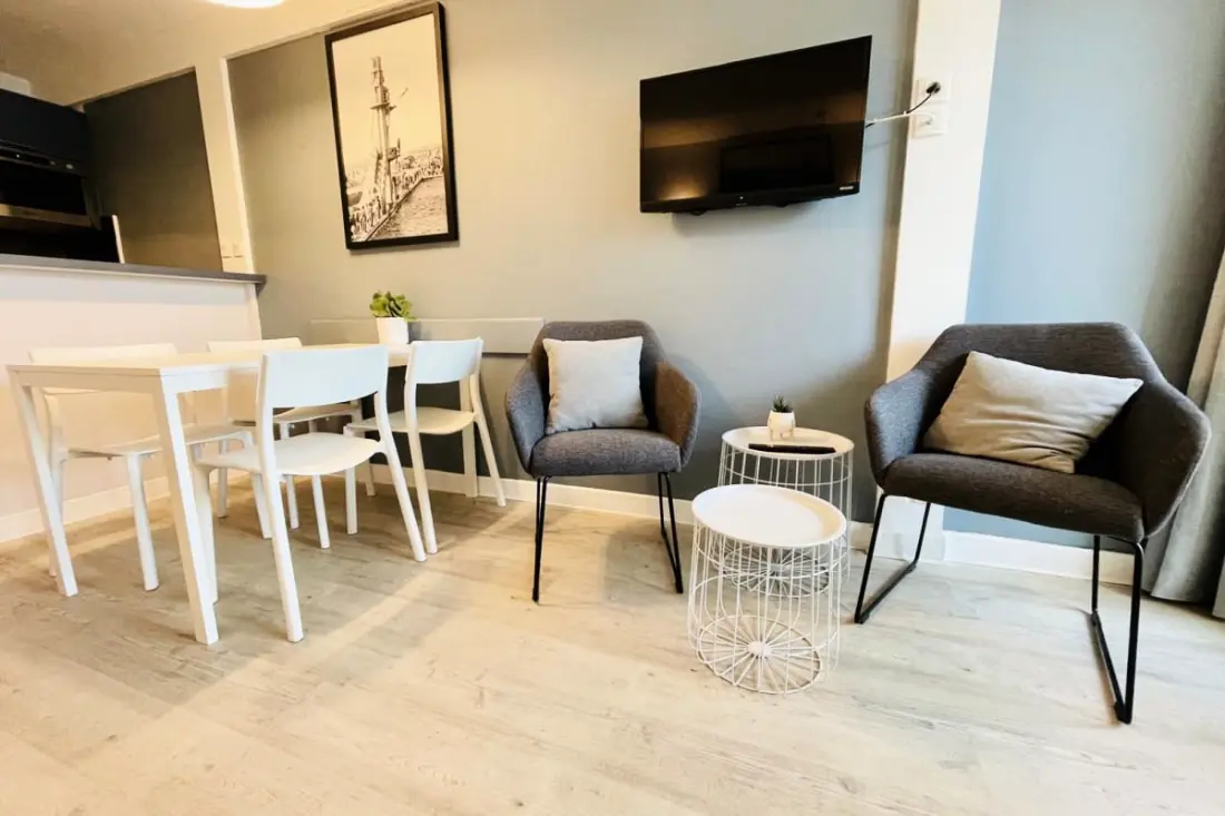 Residence Charming Apartman 5 személy számára úszási medence, parkolás és tenisz