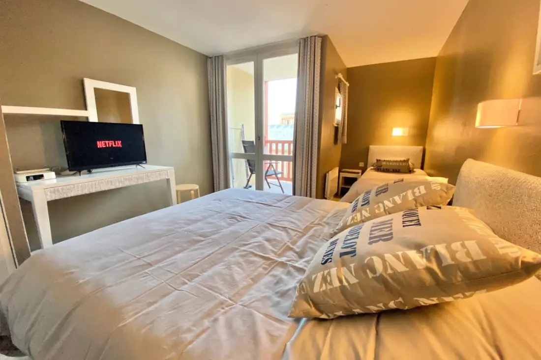 Residence Charming Apartman 5 személy számára úszási medence, parkolás és tenisz