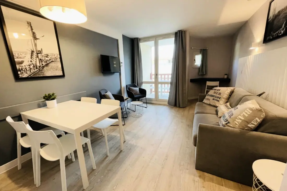 Residence Charming Apartman 5 személy számára úszási medence, parkolás és tenisz
