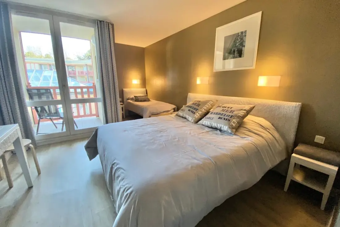 Residence Charming Apartman 5 személy számára úszási medence, parkolás és tenisz