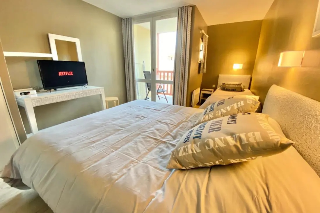 Residence Charming Apartman 5 személy számára úszási medence, parkolás és tenisz