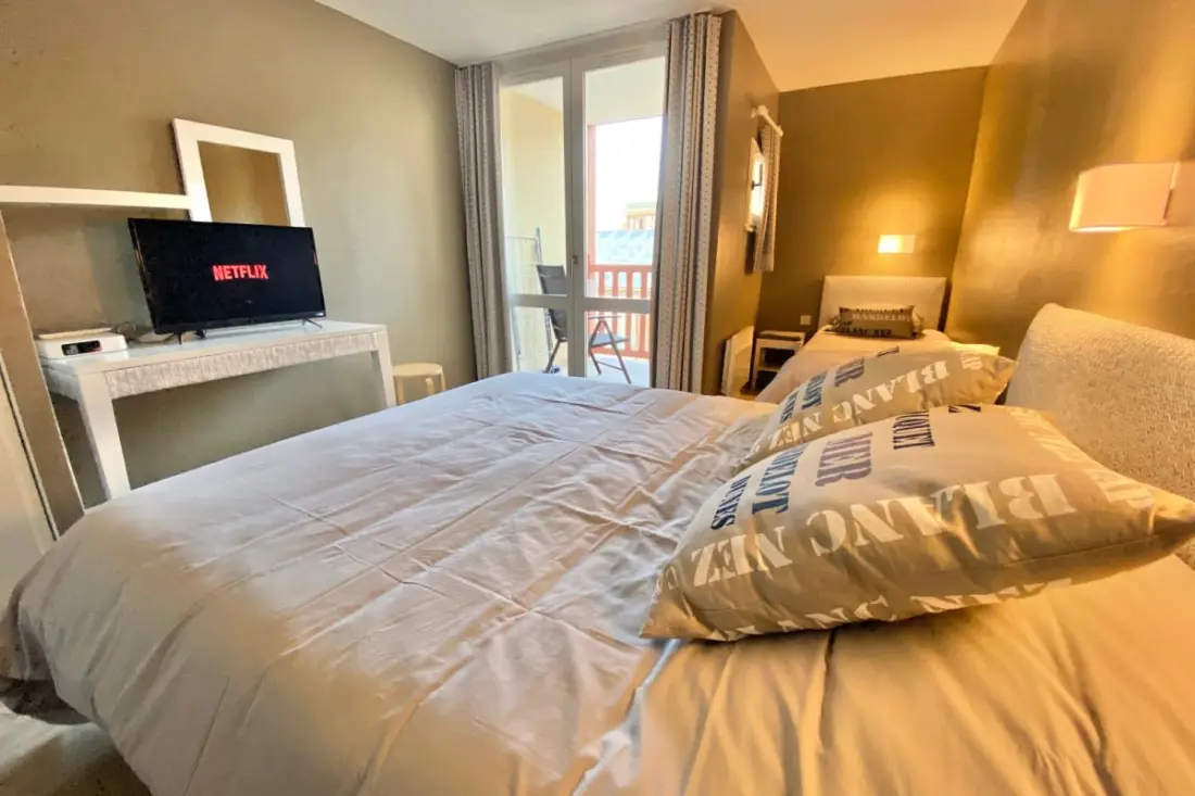 Residence Charming Apartman 5 személy számára úszási medence, parkolás és tenisz