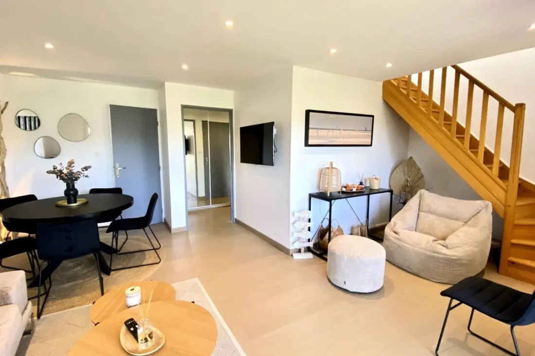 Residence Relaxing stay with Water view. Appt For 6 Luminous and Comfortable Pers
