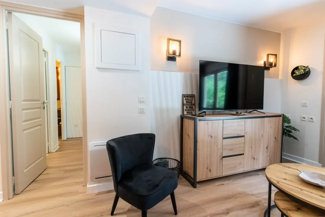 Residence Nagyon szép felújított apartman úszási medencével, tenisz és magán parkolóval 09