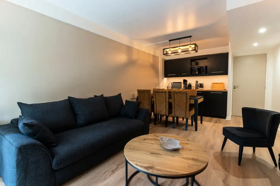 Residence Nagyon szép felújított apartman úszási medencével, tenisz és magán parkolóval 09