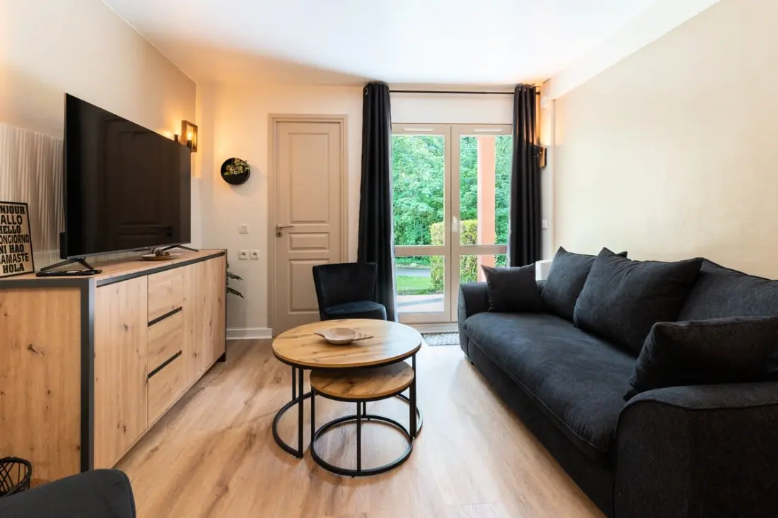 Residence Nagyon szép felújított apartman úszási medencével, tenisz és magán parkolóval 09
