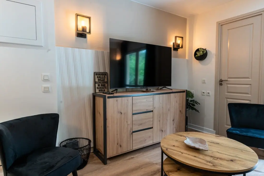 Residence Nagyon szép felújított apartman úszási medencével, tenisz és magán parkolóval 09