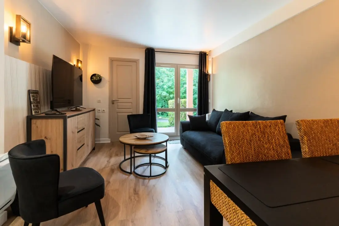 Residence Nagyon szép felújított apartman úszási medencével, tenisz és magán parkolóval 09