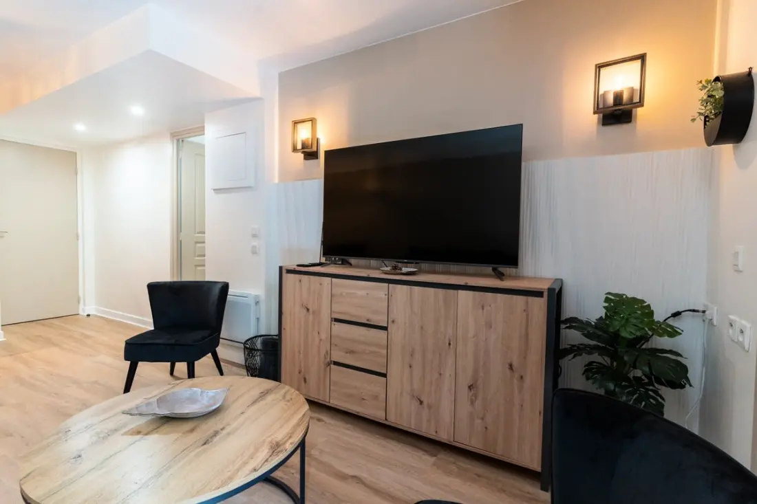 Residence Nagyon szép felújított apartman úszási medencével, tenisz és magán parkolóval 09