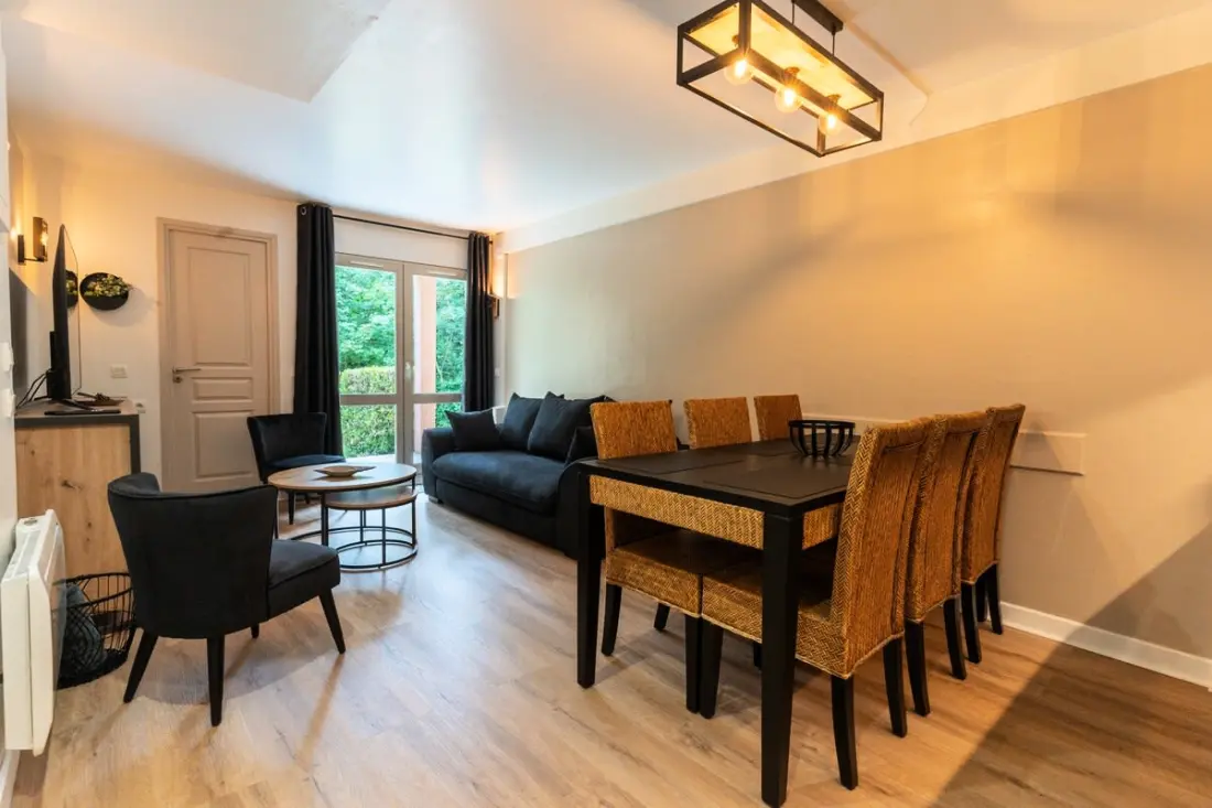 Residence Nagyon szép felújított apartman úszási medencével, tenisz és magán parkolóval 09