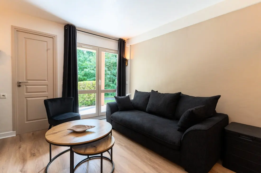 Residence Nagyon szép felújított apartman úszási medencével, tenisz és magán parkolóval 09