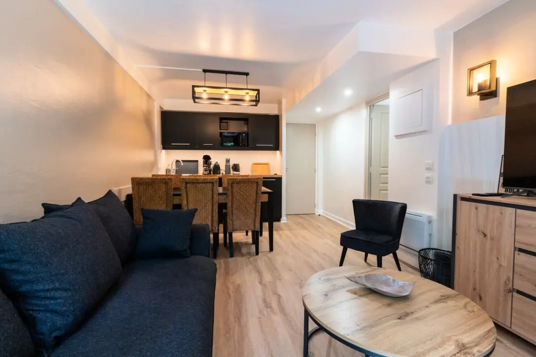 Residence Nagyon szép felújított apartman úszási medencével, tenisz és magán parkolóval 09