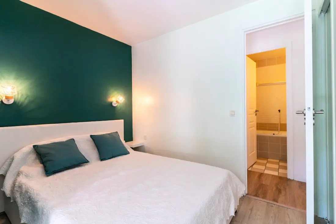 Residence Nagyon szép felújított apartman úszási medencével, tenisz és magán parkolóval 09