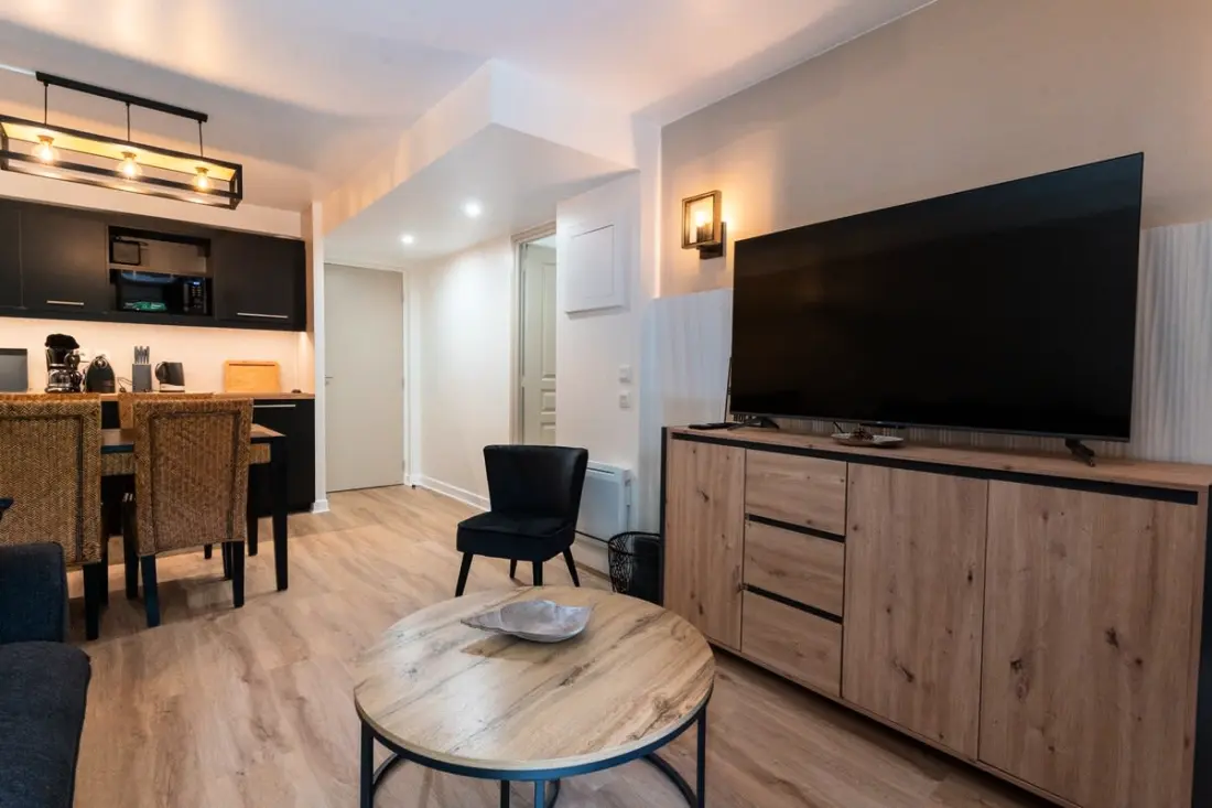 Residence Nagyon szép felújított apartman úszási medencével, tenisz és magán parkolóval 09