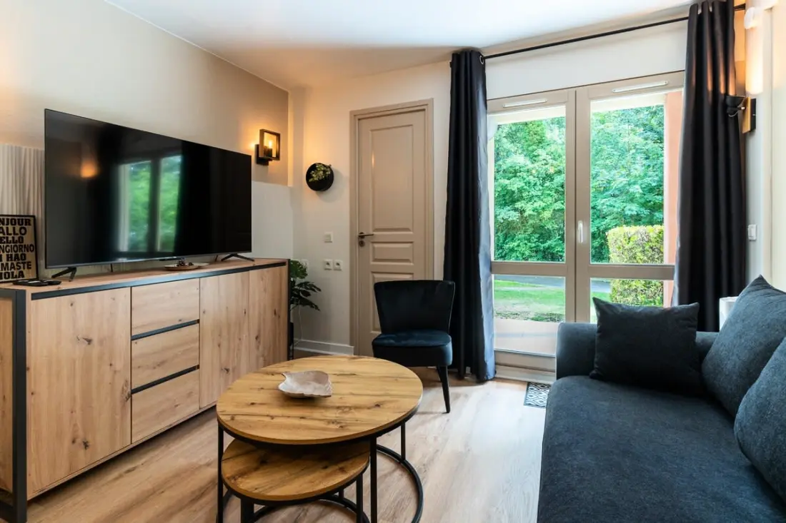 Residence Nagyon szép felújított apartman úszási medencével, tenisz és magán parkolóval 09