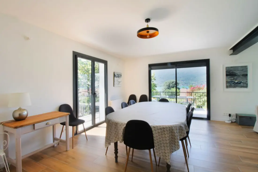 Kényelmes Villa kilátással a Du Bourget-tóra