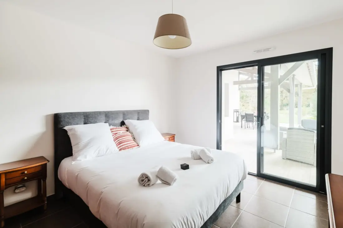 Gyönyörű Villa Contemporary 201 M2 úszómedencével