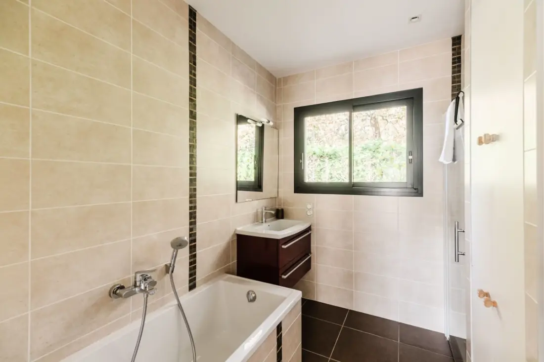 Gyönyörű Villa Contemporary 201 M2 úszómedencével