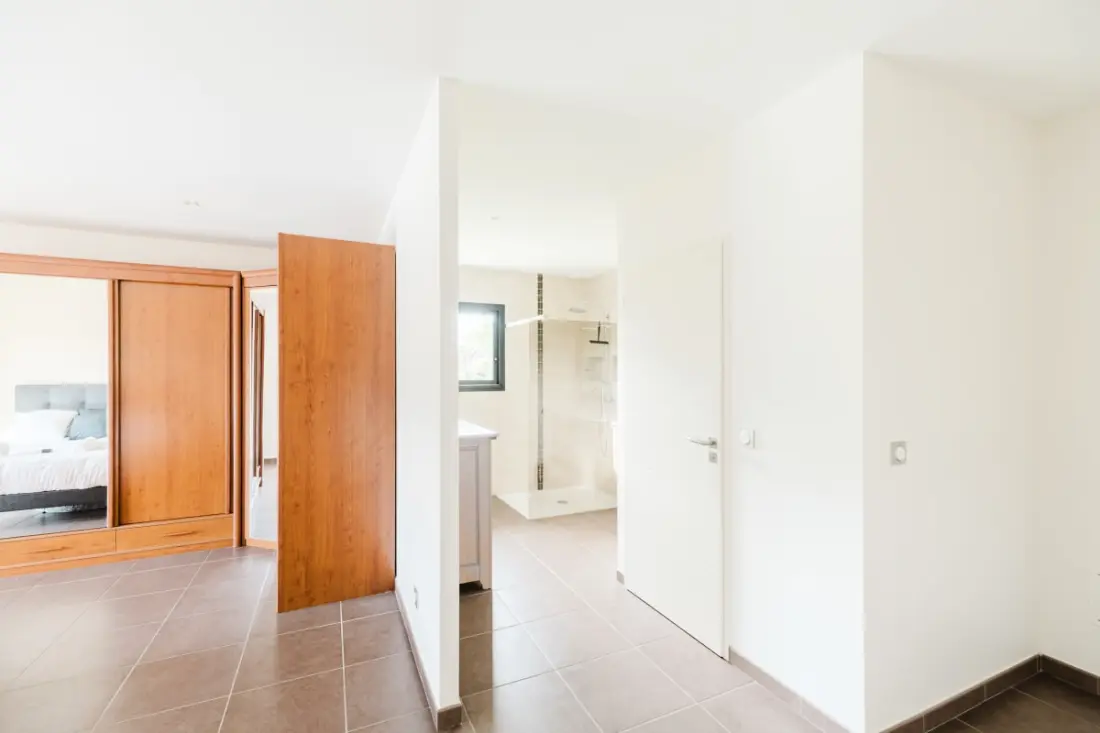 Gyönyörű Villa Contemporary 201 M2 úszómedencével