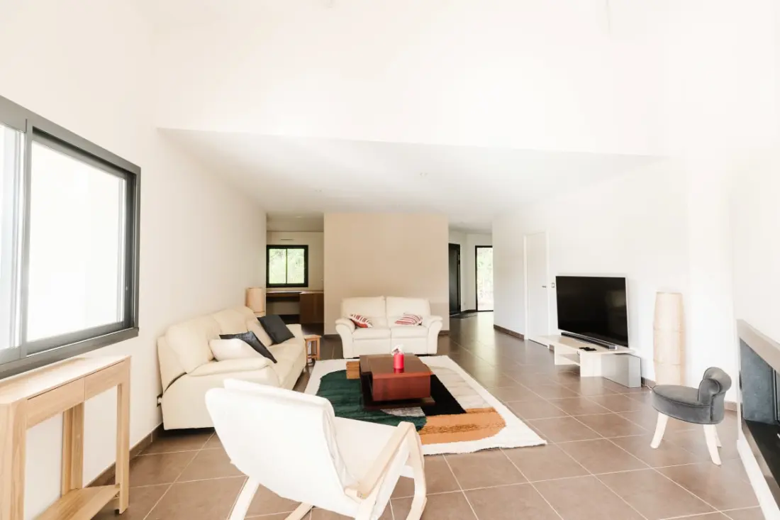 Gyönyörű Villa Contemporary 201 M2 úszómedencével