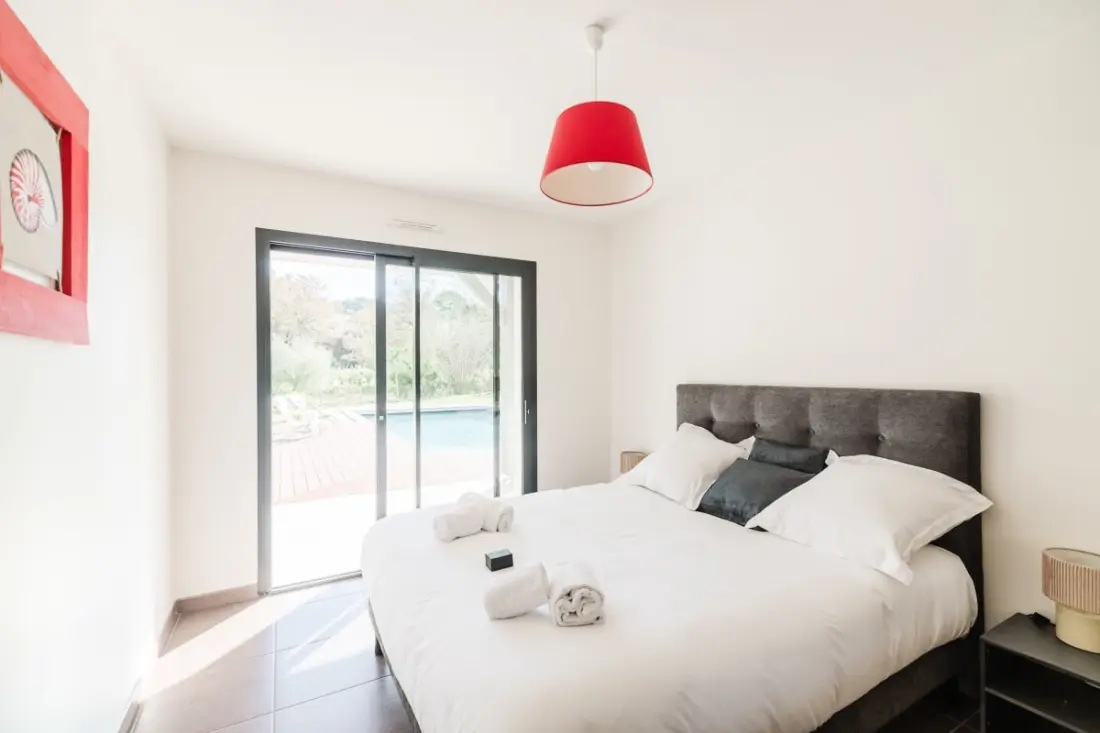 Gyönyörű Villa Contemporary 201 M2 úszómedencével