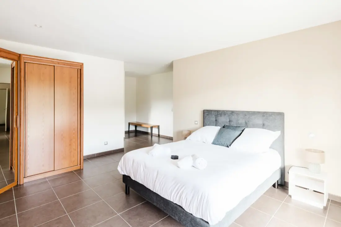Gyönyörű Villa Contemporary 201 M2 úszómedencével