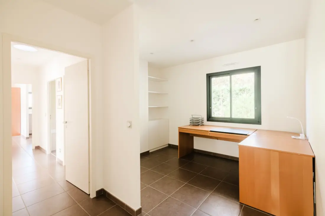 Gyönyörű Villa Contemporary 201 M2 úszómedencével