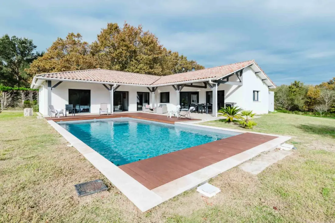 Gyönyörű Villa Contemporary 201 M2 úszómedencével
