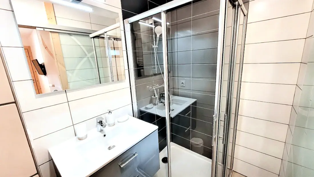 Residence White amber