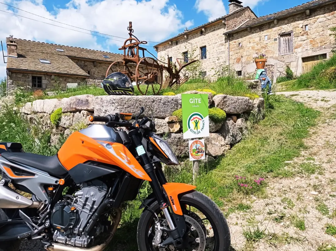 Gîte de France Gîte lozère blau 12 Personen 3 Ohren