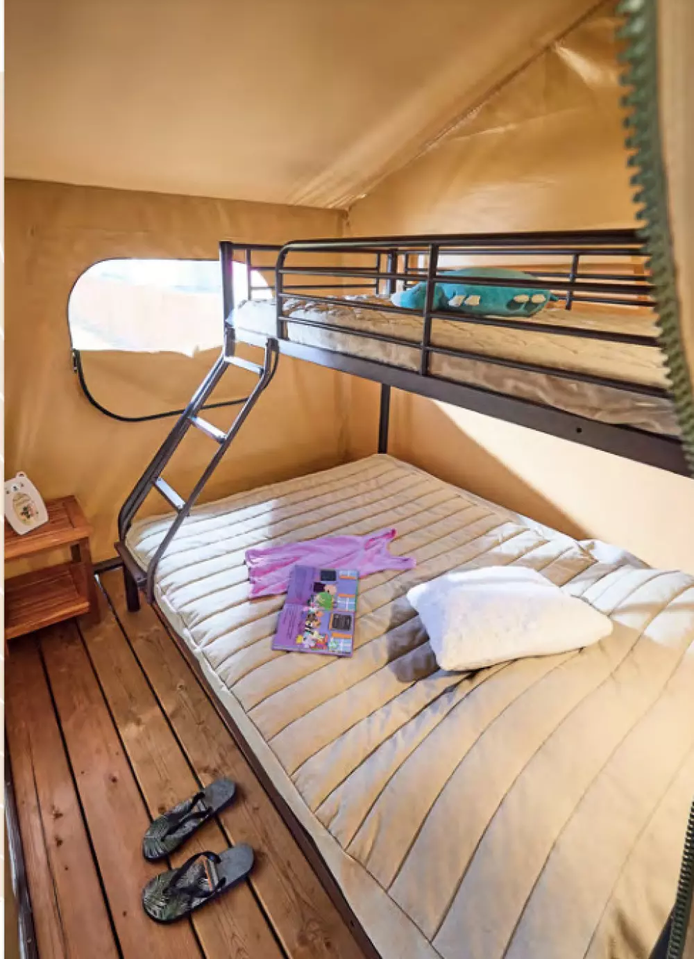 Kwiat Camping Mas de Champel 4 Gwiazdy★★★★ 4 Gwiazdy★★★★ 4 Gwiazdy★★★★ 4 Gwiazdy★★★★